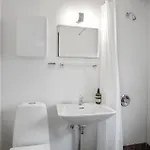 2 Bedroom Awesome In Hébergement de vacances *